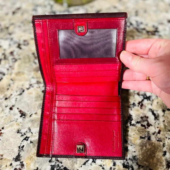 SALVATORE FERRAGAMO Red Bow Compact Wallet 💯 AUTHENTIC - Picture 7 of 14